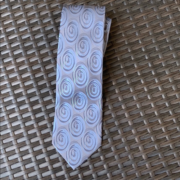GREAT CONDITION “Geoffrey Beene” tie - Picture 1 of 4